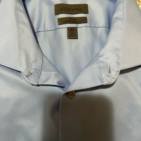 Men’s Calvin Klein long sleeve dress shirt - Picture 3 of 3